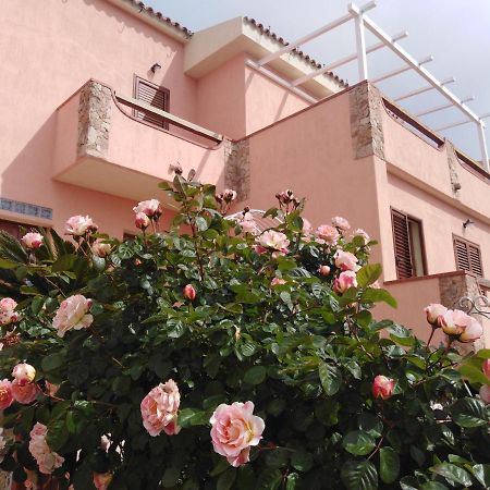 לינה וארוחת בוקר לה מדלנה The Roses Garden מראה חיצוני תמונה