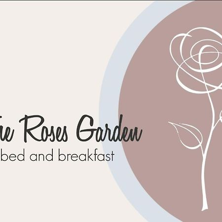 לינה וארוחת בוקר לה מדלנה The Roses Garden מראה חיצוני תמונה